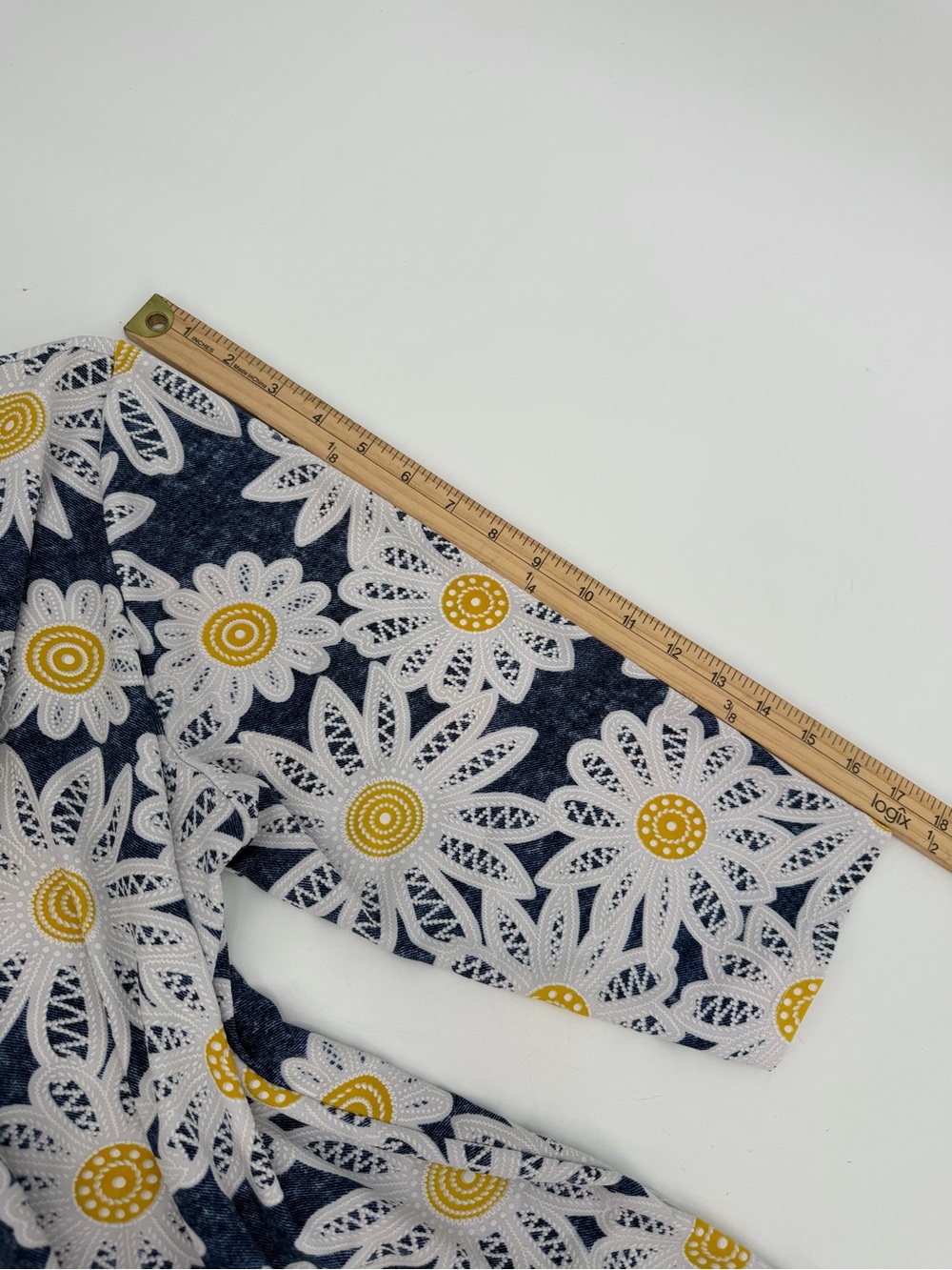 Alfred Dunner Petite Top Women’s PL Blue Daisy Floral 3/4 Sleeve Sharkbite Hem - Picture 6 of 7